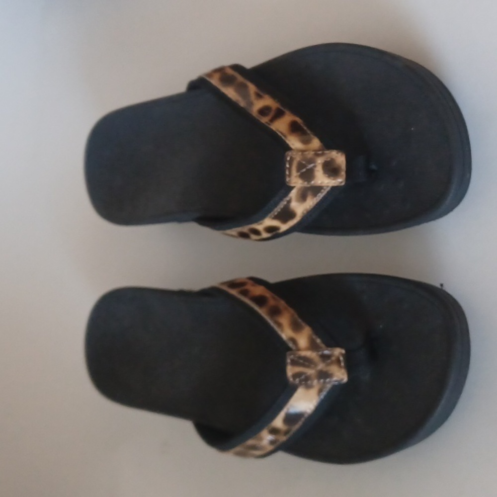 Vionic leopard Print patent Leather Thong Wedge Heel Sandal